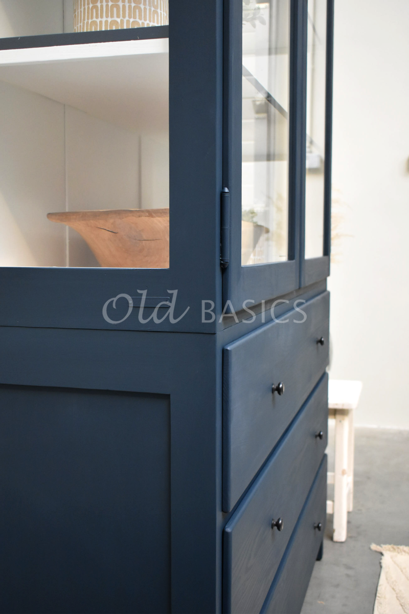 Detail van Vitrinekast Jeanette, 2 deuren, RAL5008, blauw, materiaal hout